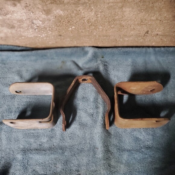 Vintage Saddle Shackle Brackets Porcelain Spool Insulators 3/4 Hole 3" x 4" - Picture 2 of 8